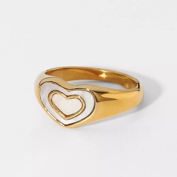 Jewelry - Heart 🐚 ring